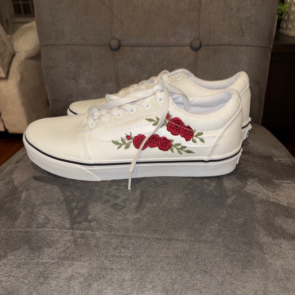 Women’s NWOT White Vans Ward Embroidered Roses Sneakers Size 9 - Picture 4 of 7